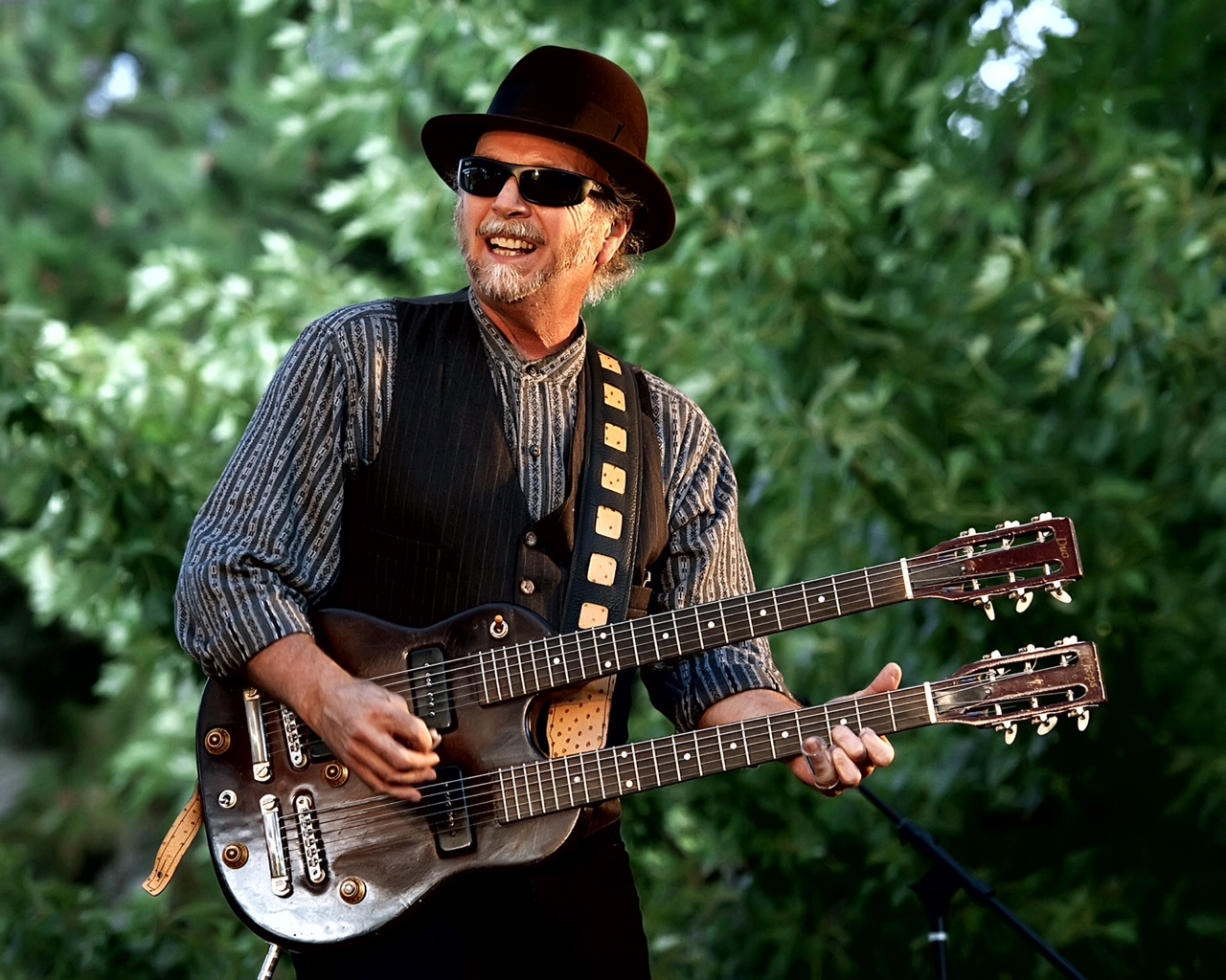 Roy Rogers & The Delta Rhythm Kings - Stripped Down & Unplugged